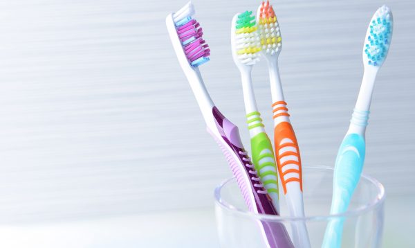 Причины, по которым следует менять зубную щетку